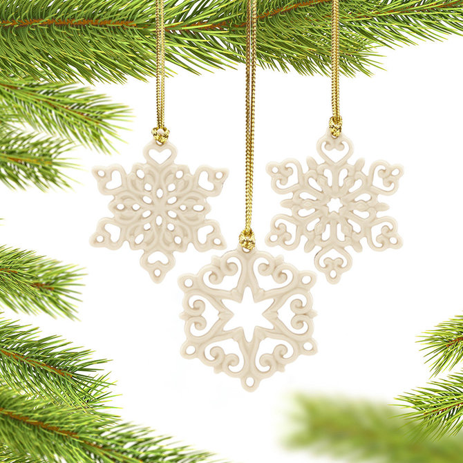 https://cdn.ornamentshop.com/product_images/ln888922-lenox-pierced-snowflake-3-piece-christmas-ornament-set/62f39111736964001800eea8/zoom.jpg?c=1660129554